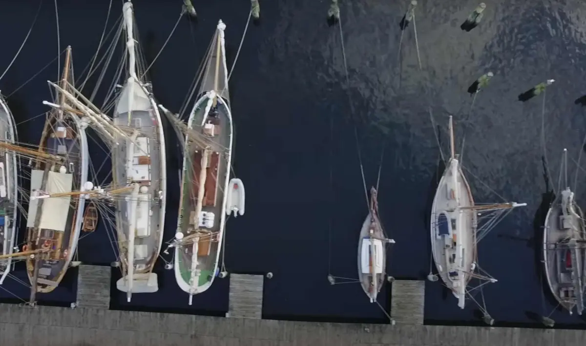 Flensburgs geheime Ankerplätze: Die besten Spots für Yachtcharter