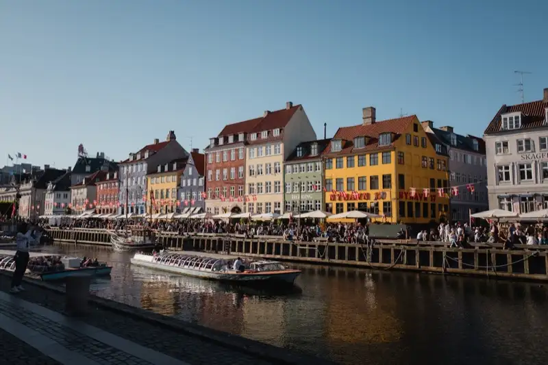 Nyhavn in Kopenhagen: bunte Häuserreihe am Kanal