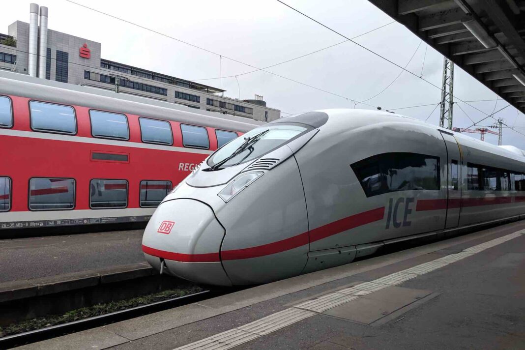 Bahnreisen Sparfu?hrer- So reisen Sie preiswert und bequem Bahnreisen Sparführer: So reisen Sie preiswert und bequem